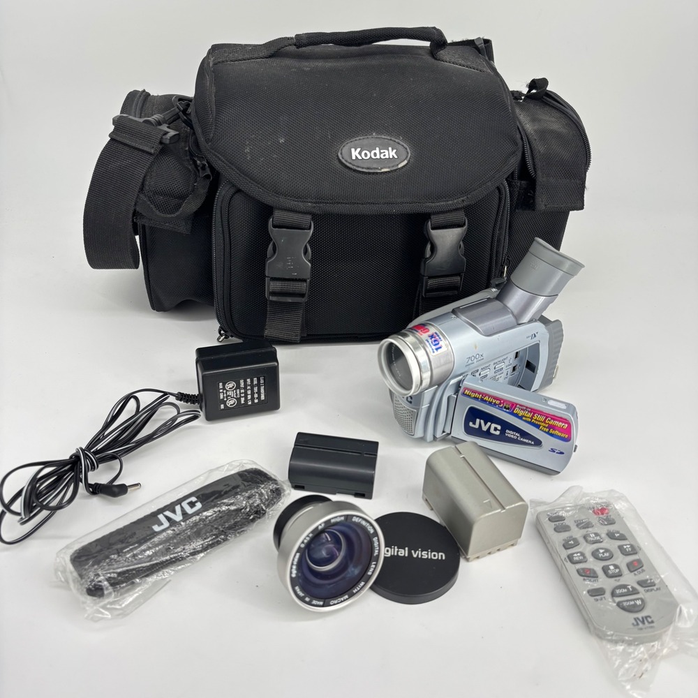 VTG JVC Digital Video Camera GR-D70U MiniDV Camcorder Bundle Y2K *FOR PARTS ONLY
